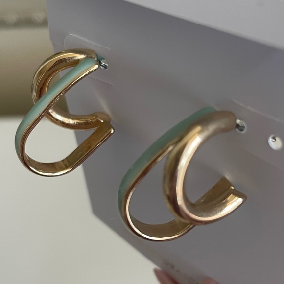 Turquoise and gold faux double piercing earrings - Picture 4 of 5